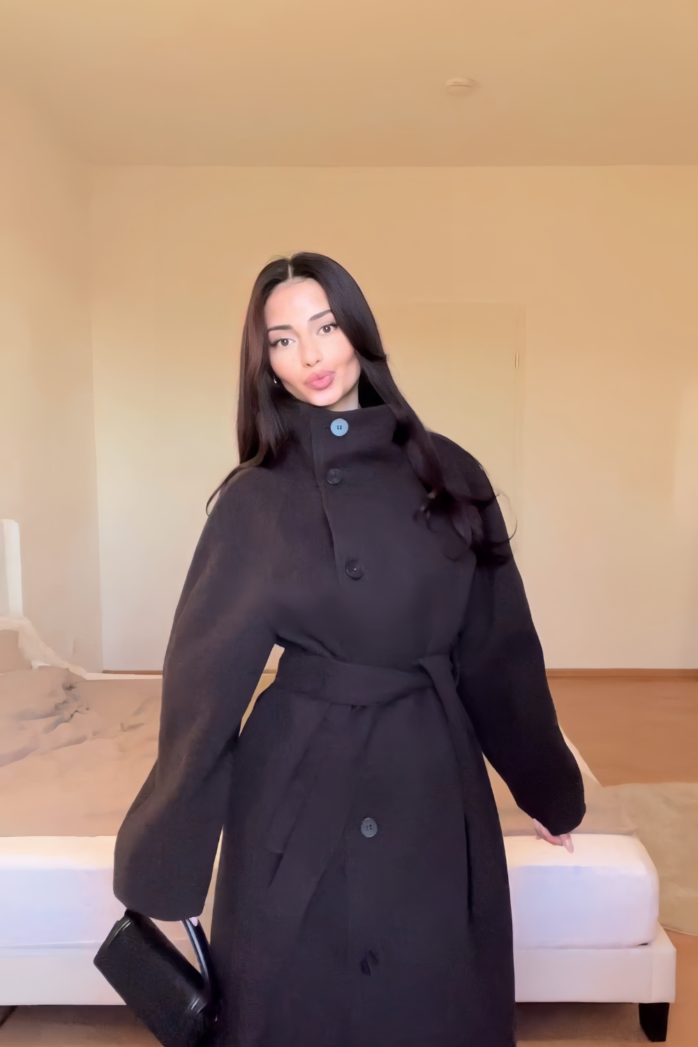 Abrigo largo cruzado de lana con cuello alto