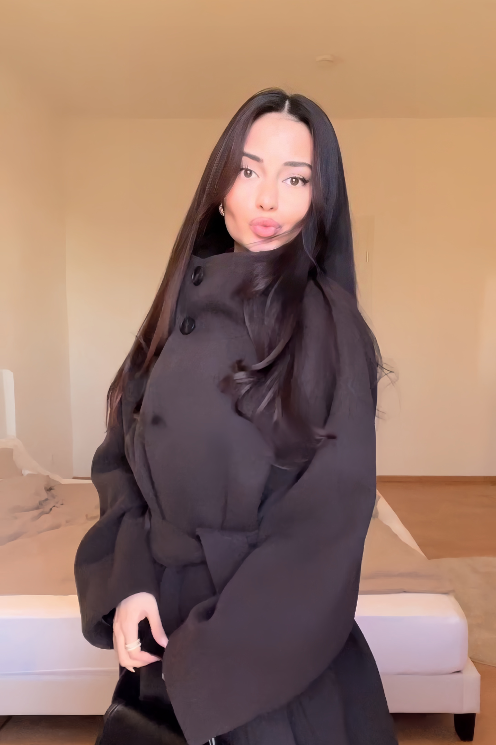 Abrigo largo cruzado de lana con cuello alto